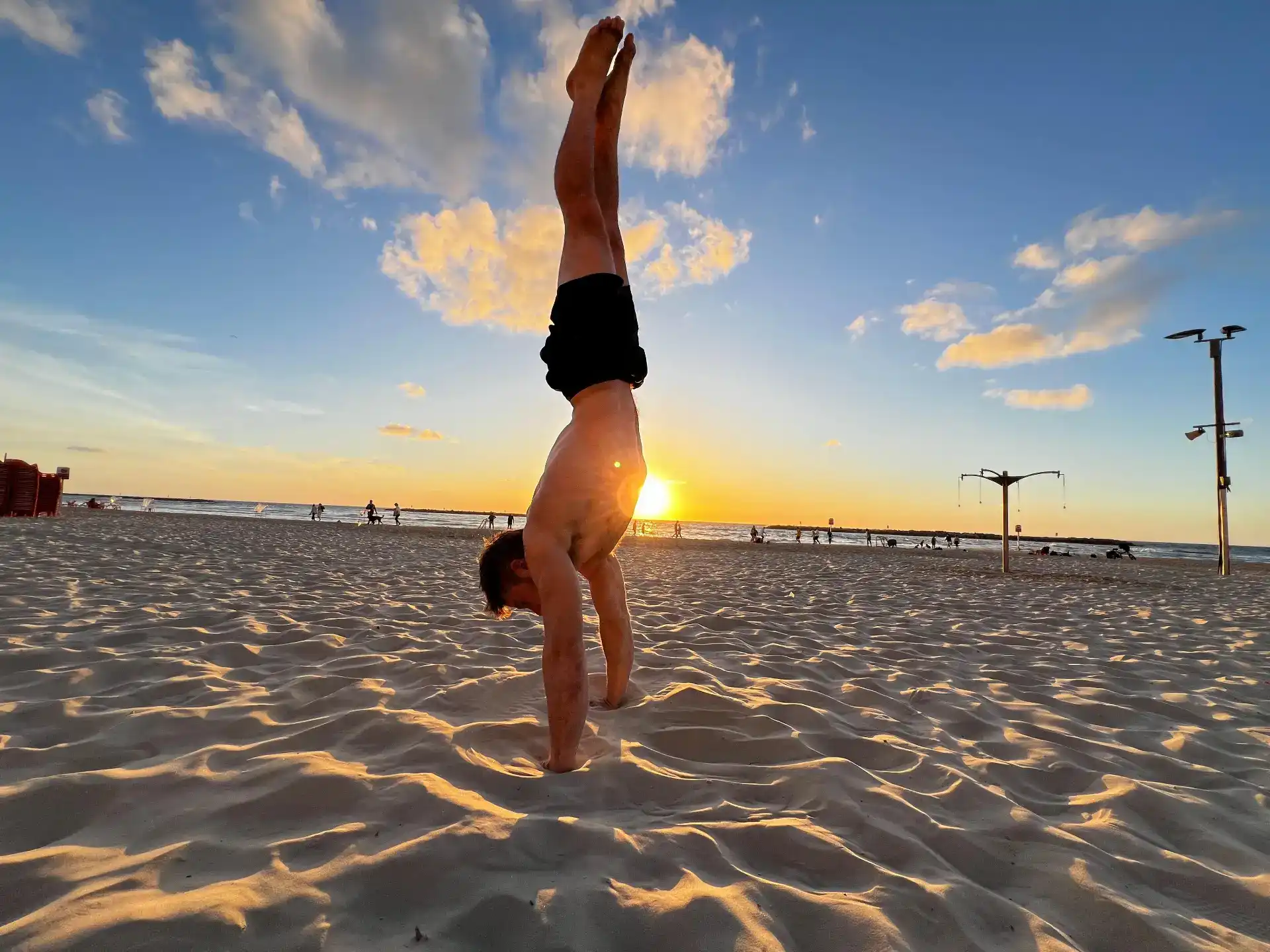 עמידות ידיים למתחילים – מאיפה מתחילים ואיך מתמידים