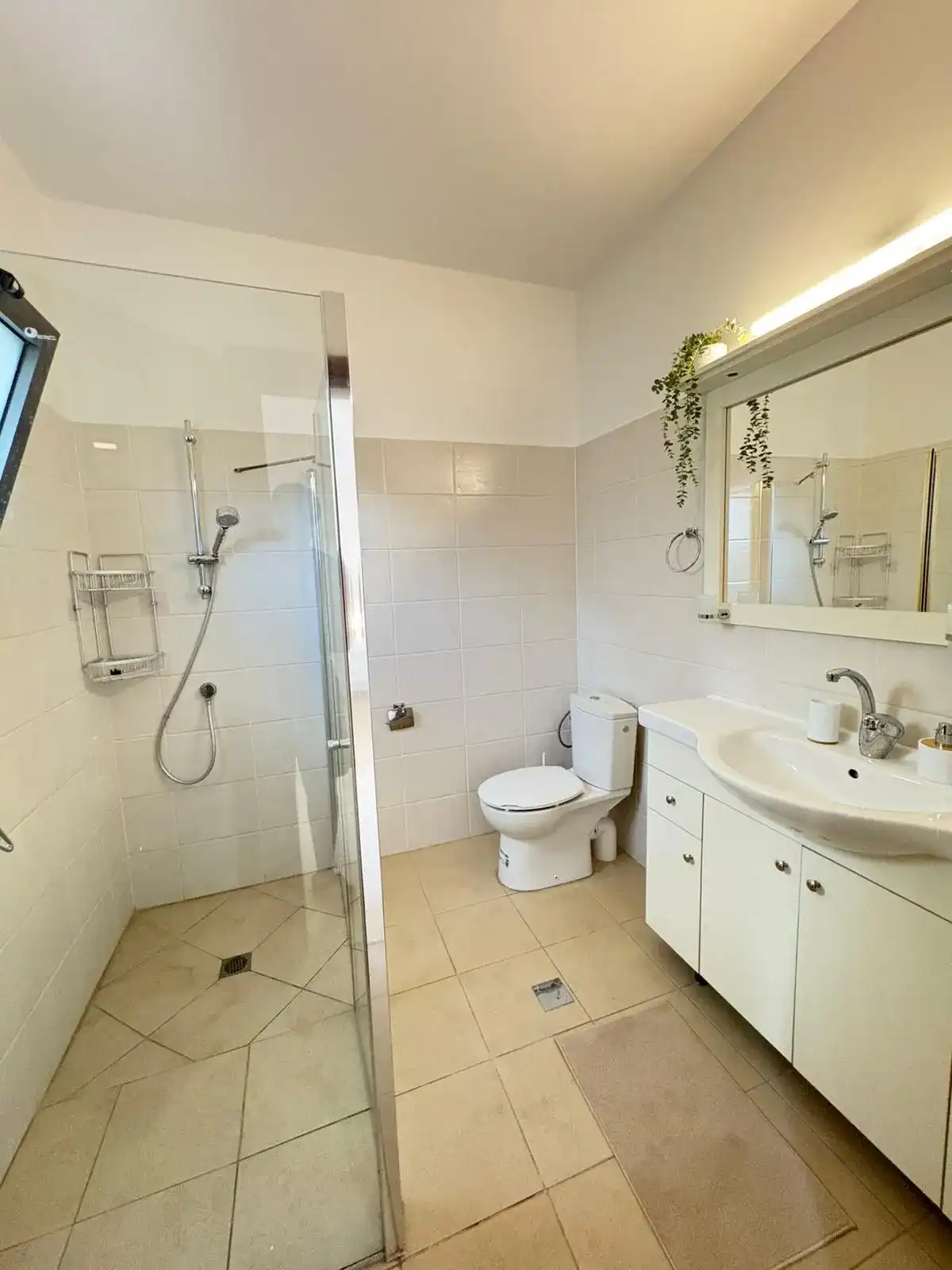  חדר רחצה ושירותים