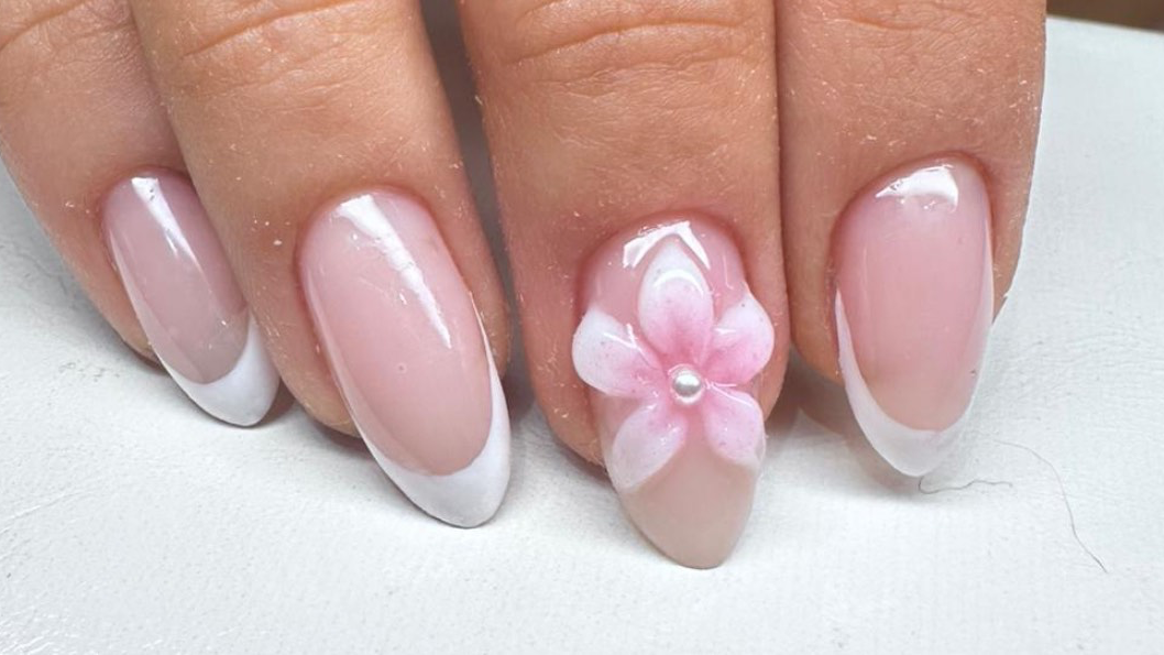 לק ג׳ל בישוב ספיר – מראה מבריק שנשאר | Sandra Clinic