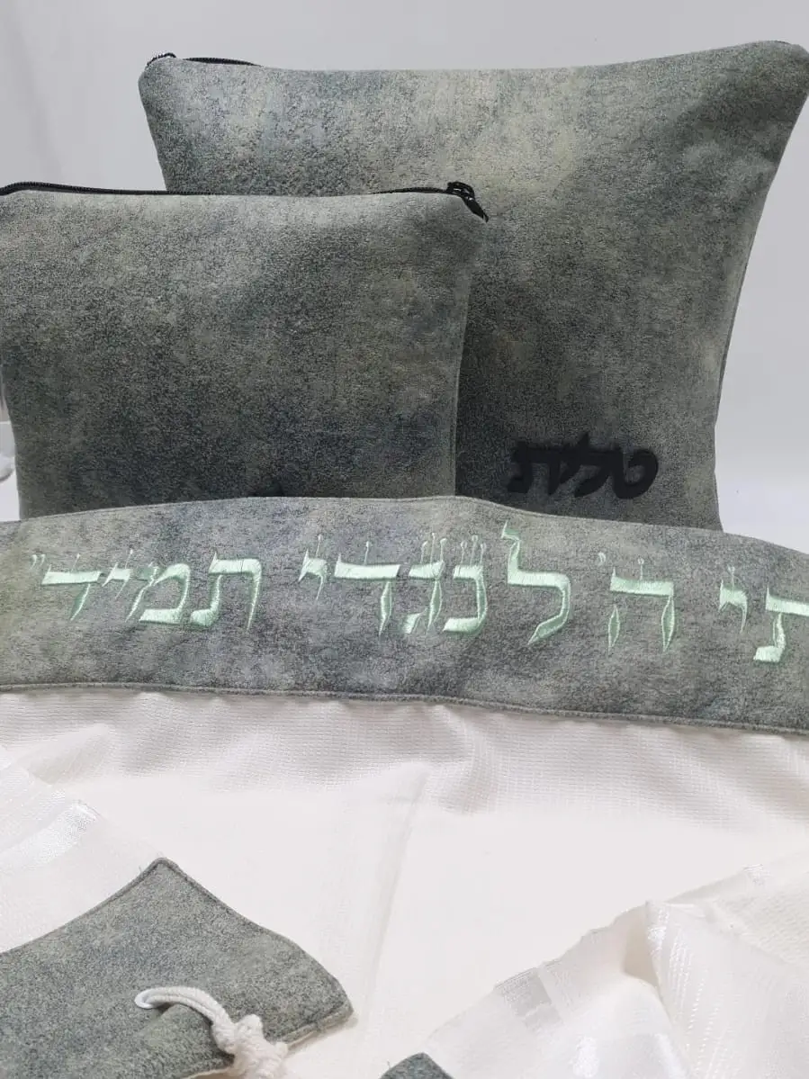 תיקי טלית ותפילין עם רקמת שם