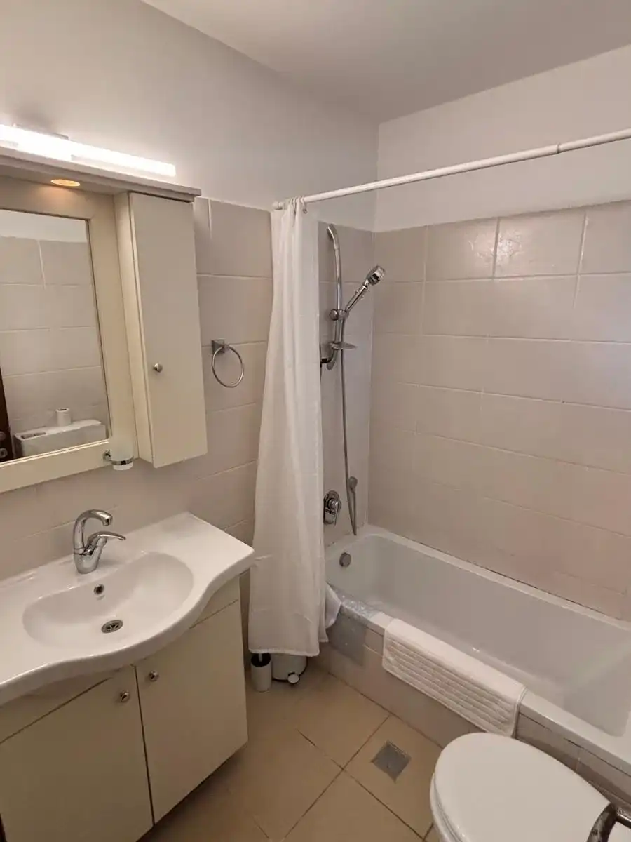  חדר רחצה ושירותים