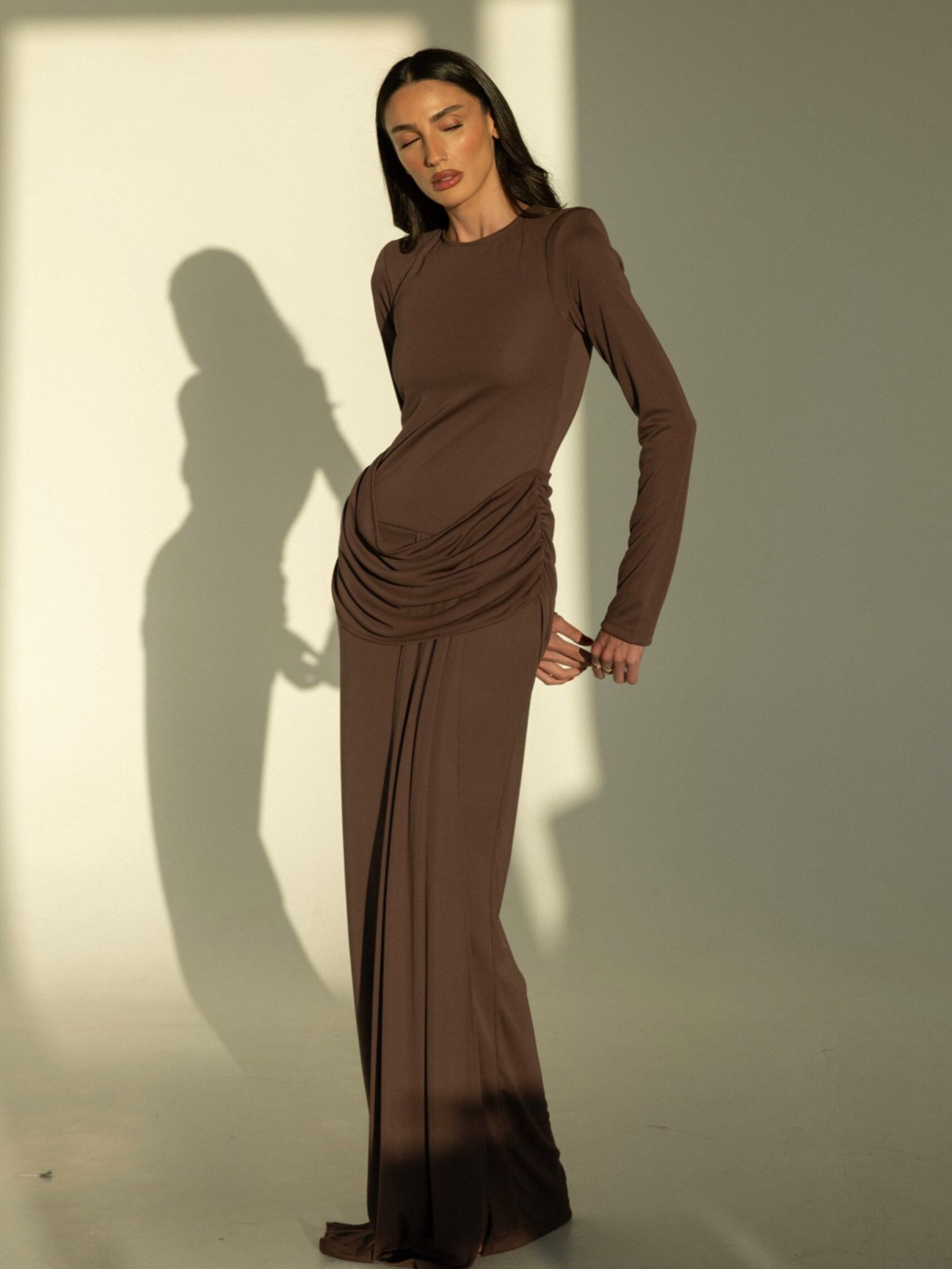 שמלת מונה חום