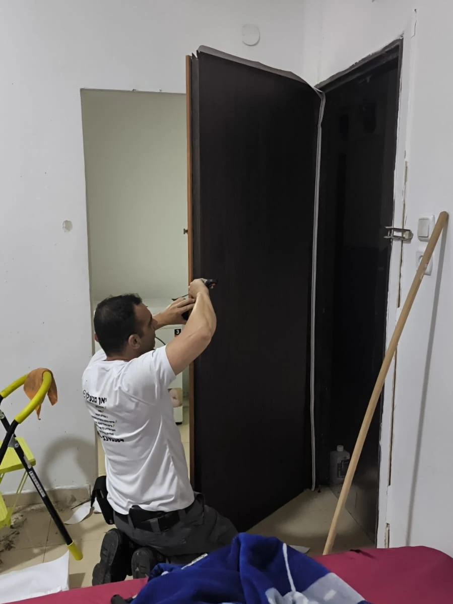 פריצת דלתות פנים