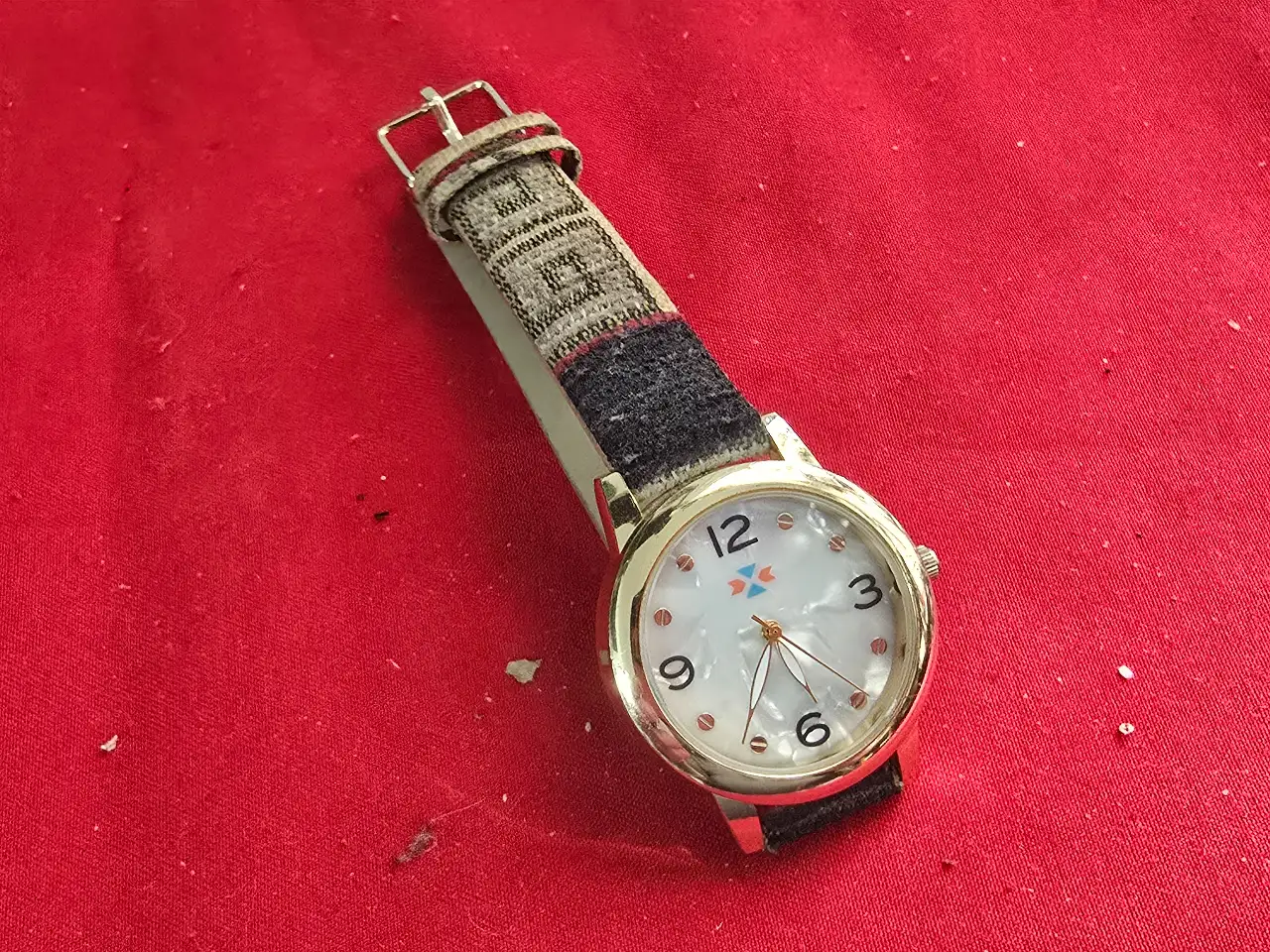 שעון יד בעיצוב אתני עם רצועת טקסטיל – Canyon Sky שנות ה-90 ארה״ב