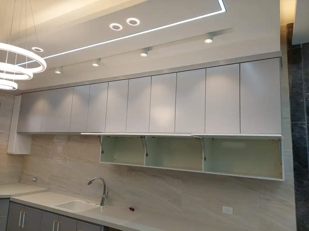 מטבח בגווני שמנת ובז'