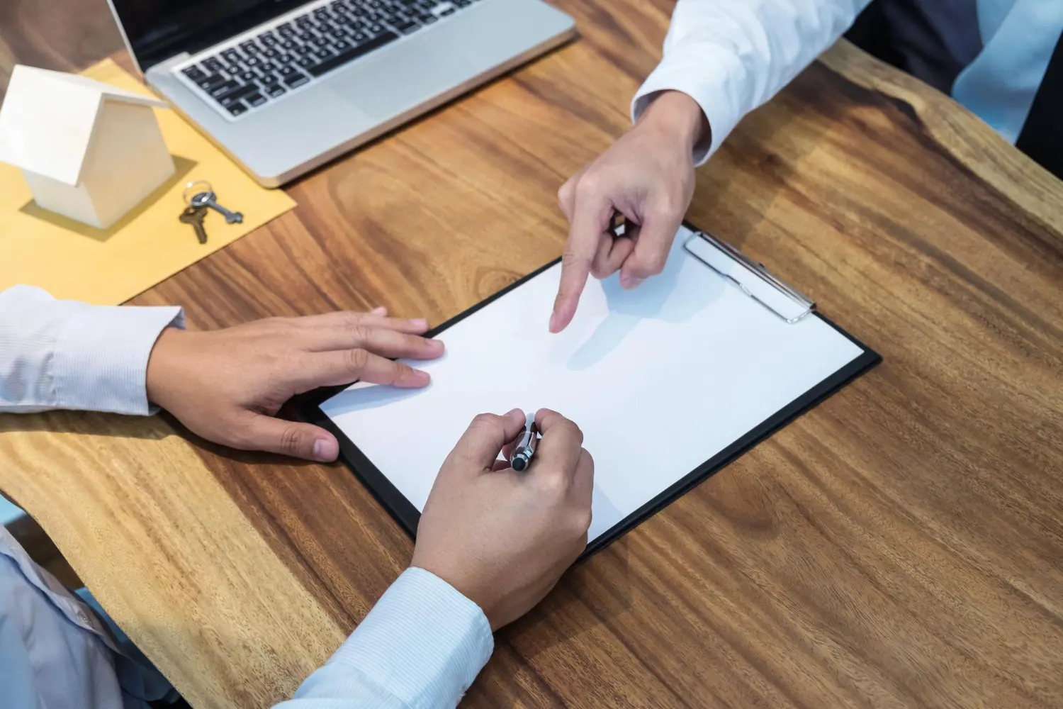 ניהול משא ומתן וחתימת חוזה