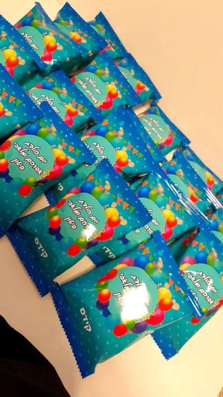 חטיפים ממותגים ליומולדת