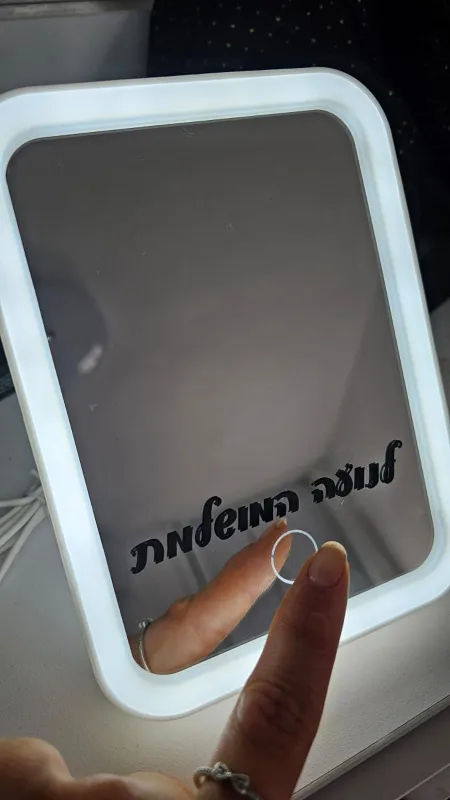 מראת לד מגע