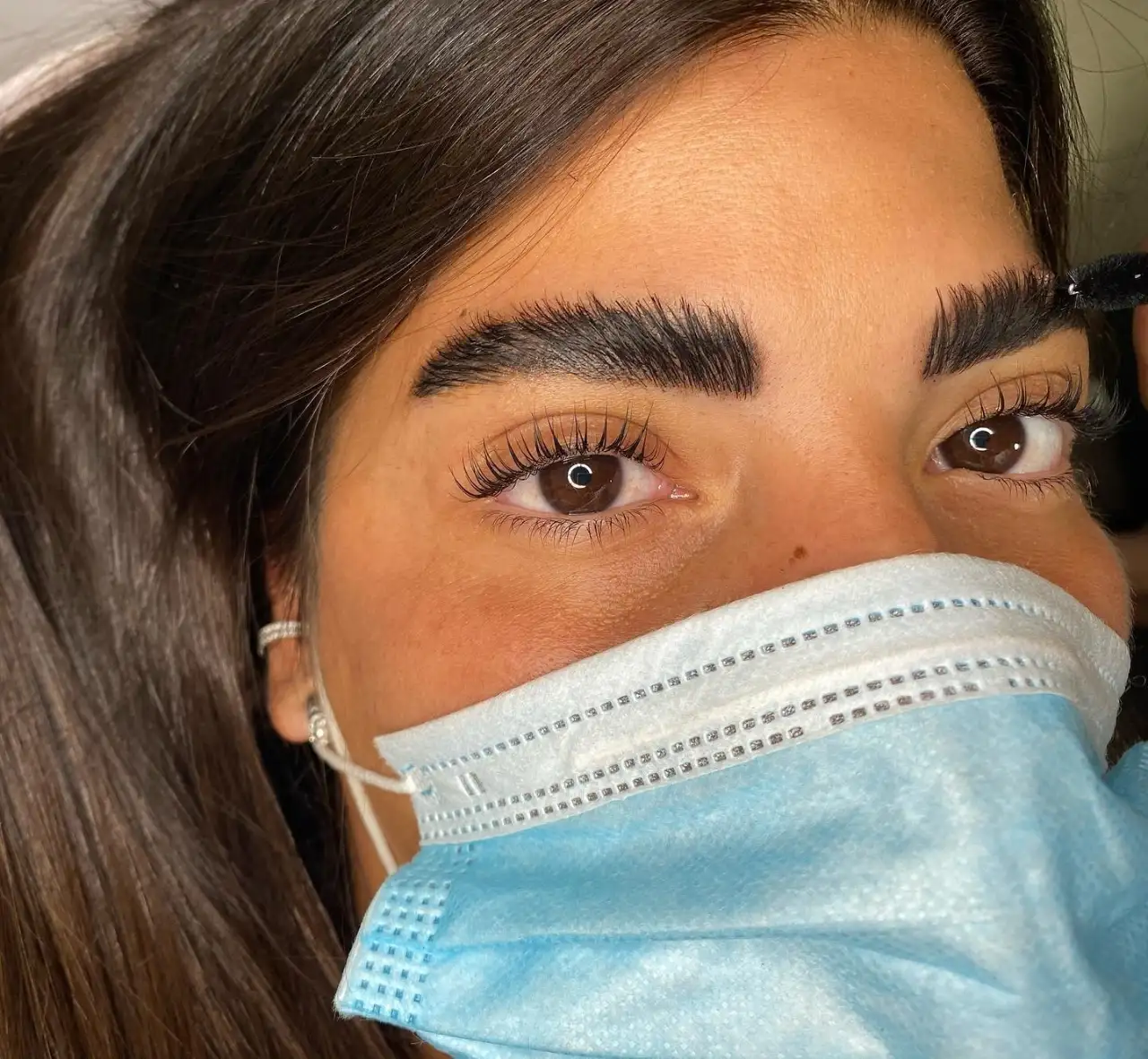 כל מה שצריך לדעת על מיקרובליידינג לפני הטיפול