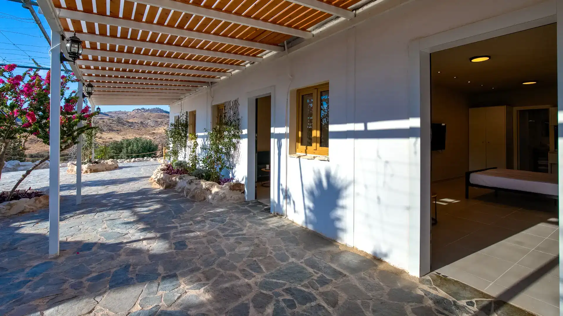 עבודות אבן טבעית- טרסות וריצוף חוץ