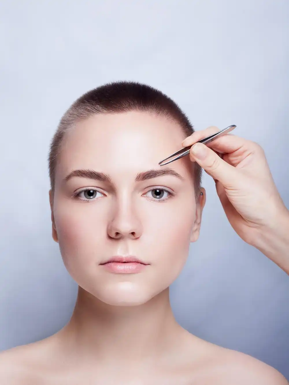 עיצוב ושיקום גבות – אומנות הדיוק והטיפוח הטבעי שלך