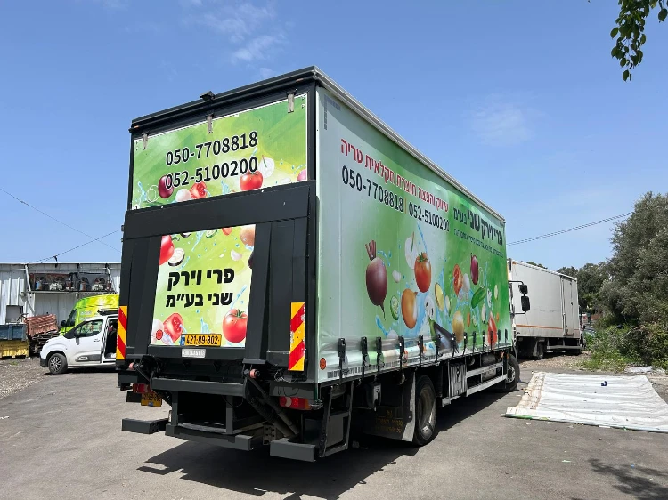 איך מתמודדים עם השמש בשילוט רכבים ?