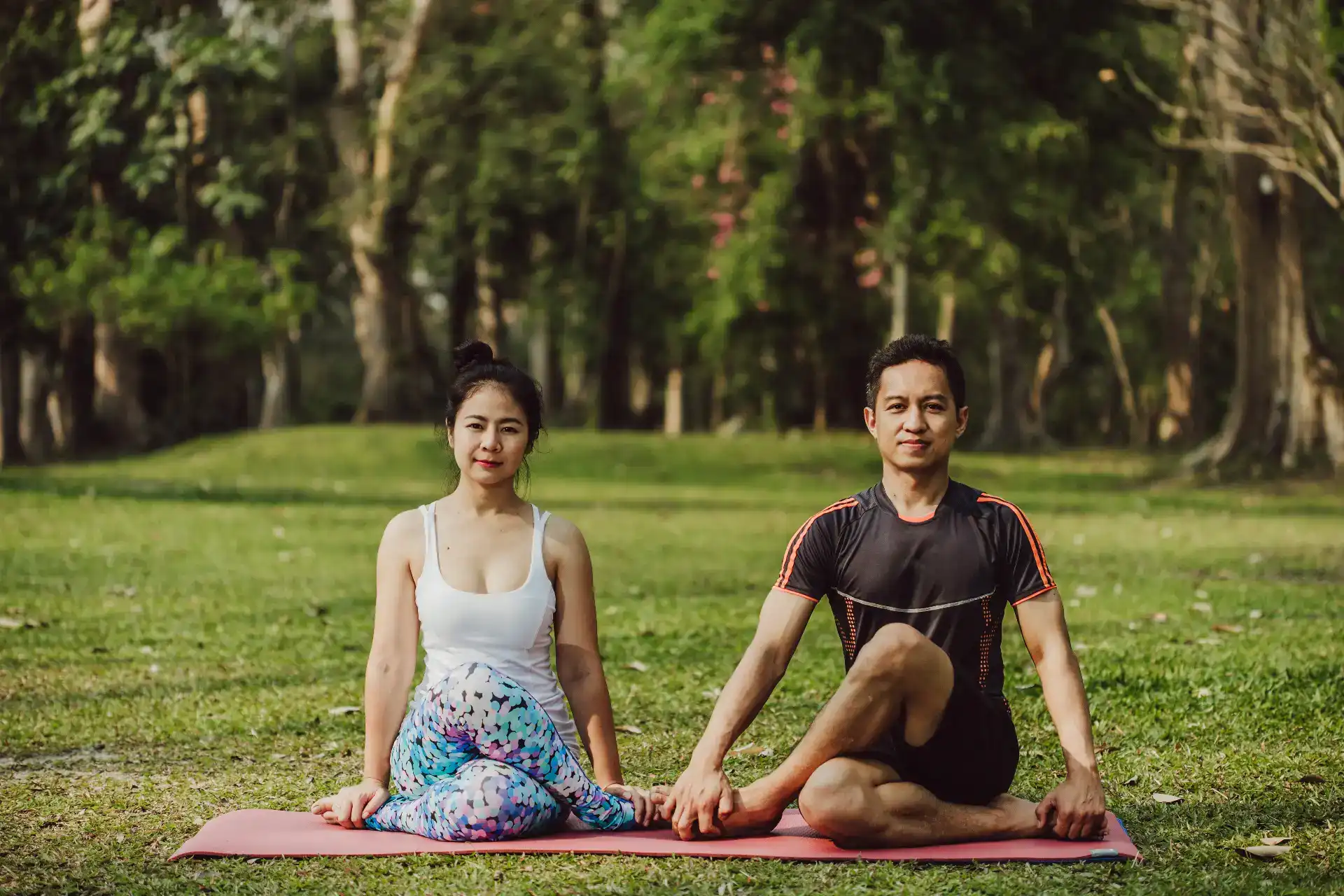 שיעור יוגה קבוצתי בפתח תקווה – תנועה נשית מחברת