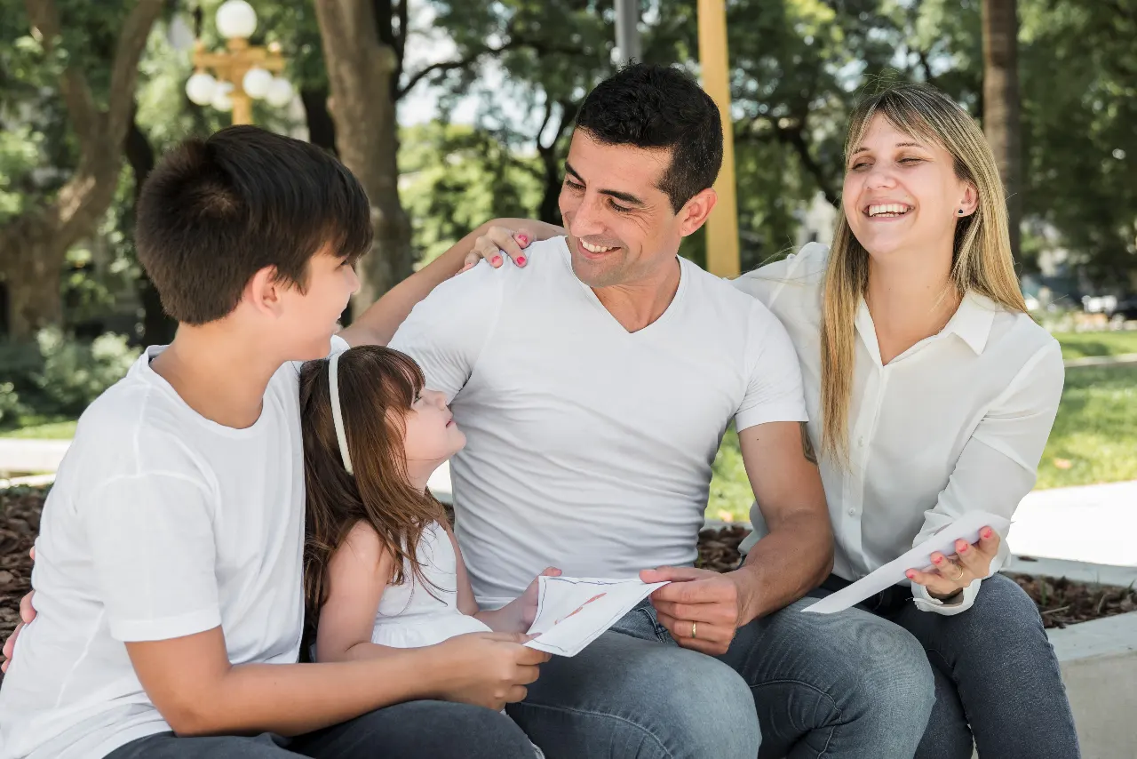 מדריך דיגיטלי או סדנת הורים לילדים עם ADHD: מה הדרך הנכונה עבורכם?