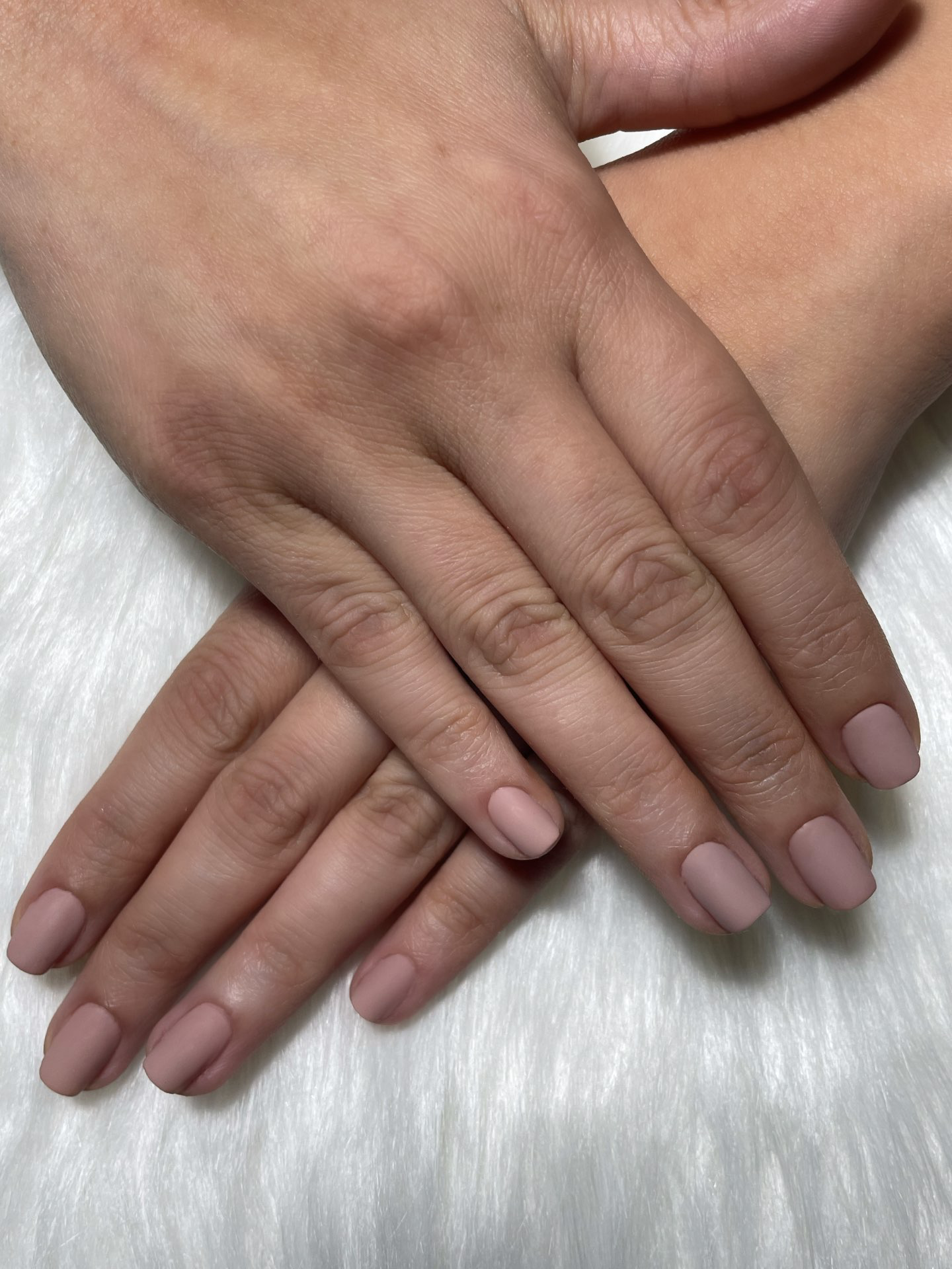 מניקור ולק ג'ל עם מבנה אנטומי