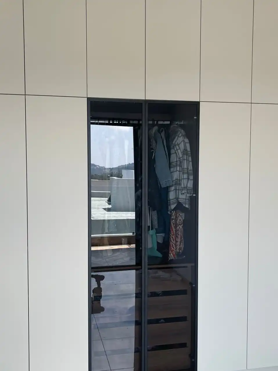 ארונות קיר וחדרי ארונות