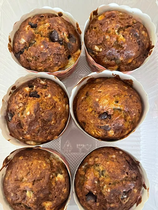 6 Banana chocolate chip muffins