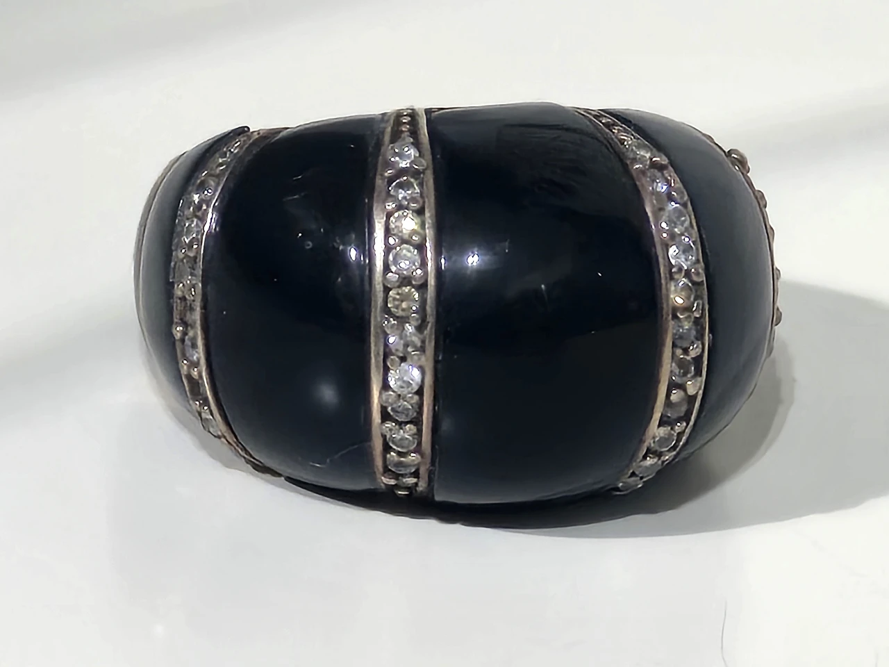 טבעת כסף 925 חתומה חדשה משובצת בזירקוניה על אבן שחורה  מידה 8 וחצי.