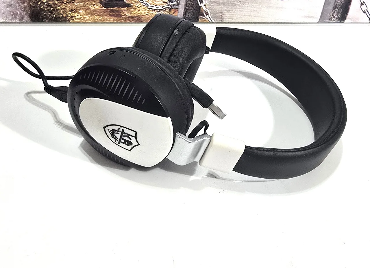 אוזניות חדשות לא באריזה