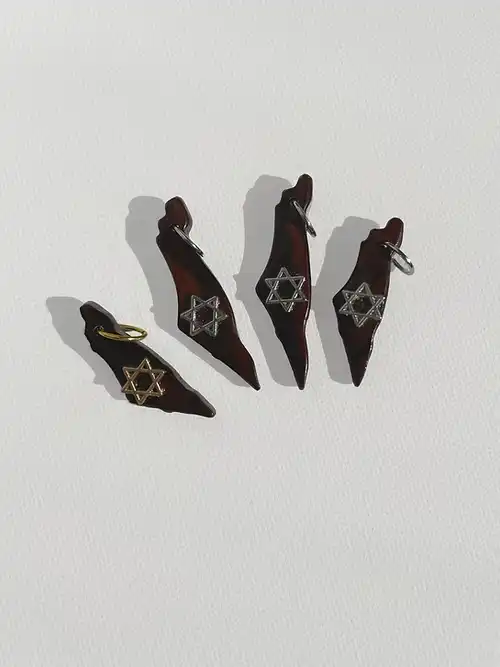 שרשרת ארץ ישראל מעץ אגוז אמריקאי