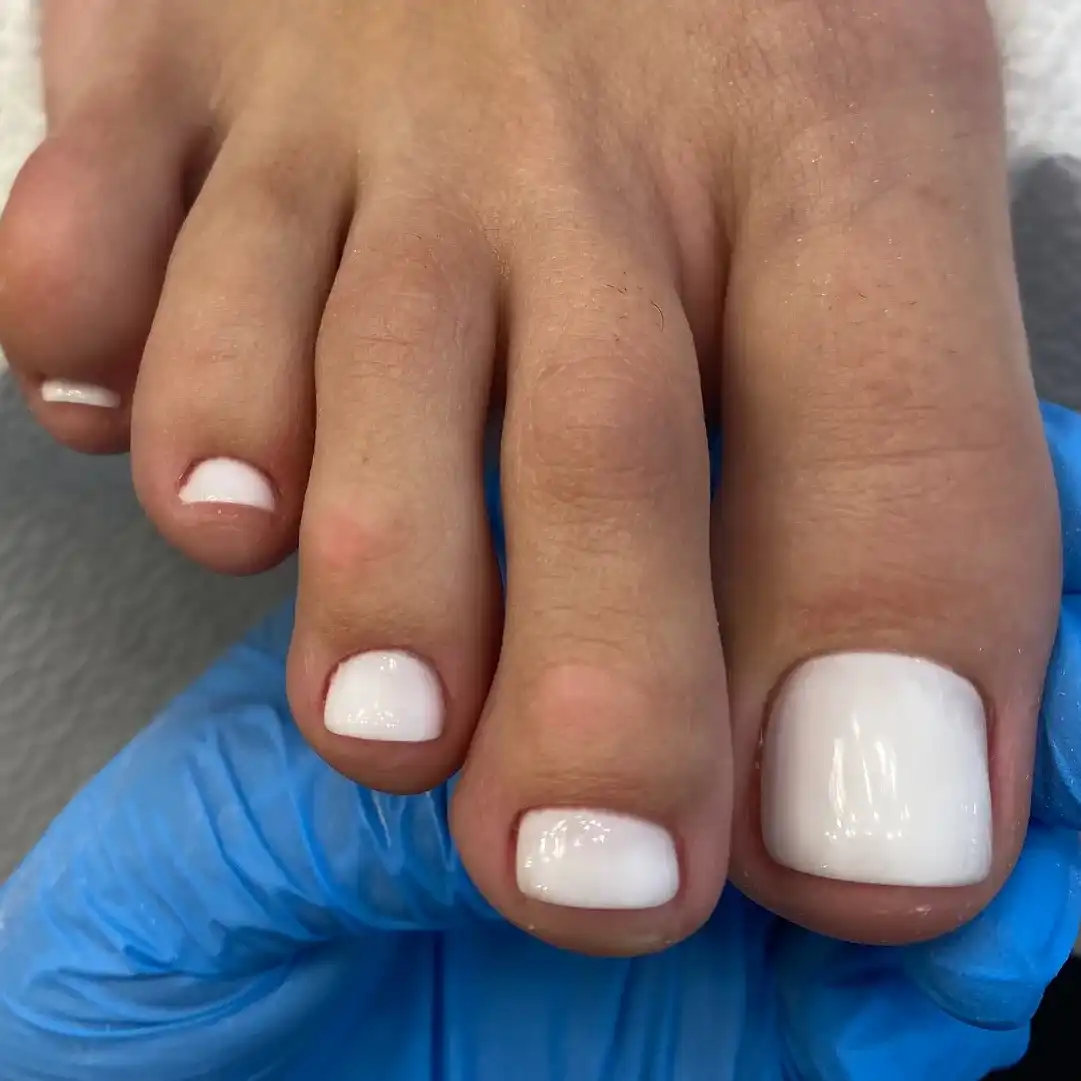 פדיקור מלא עם לק רגיל