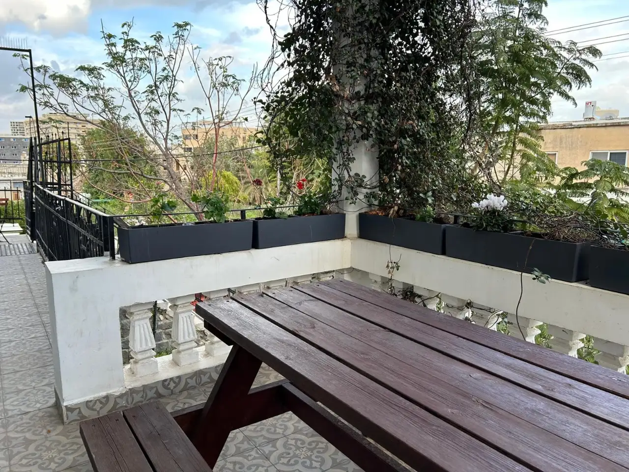 גישה לגינה פרטית וטרסה מרגיעה