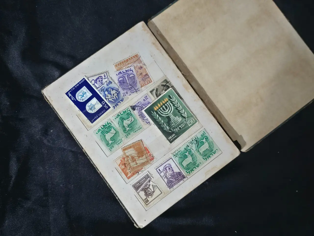אלבום בולים שנות ה.60 מודבקים בולי מס קניה האלבום מלא בולים ארץ ישראל