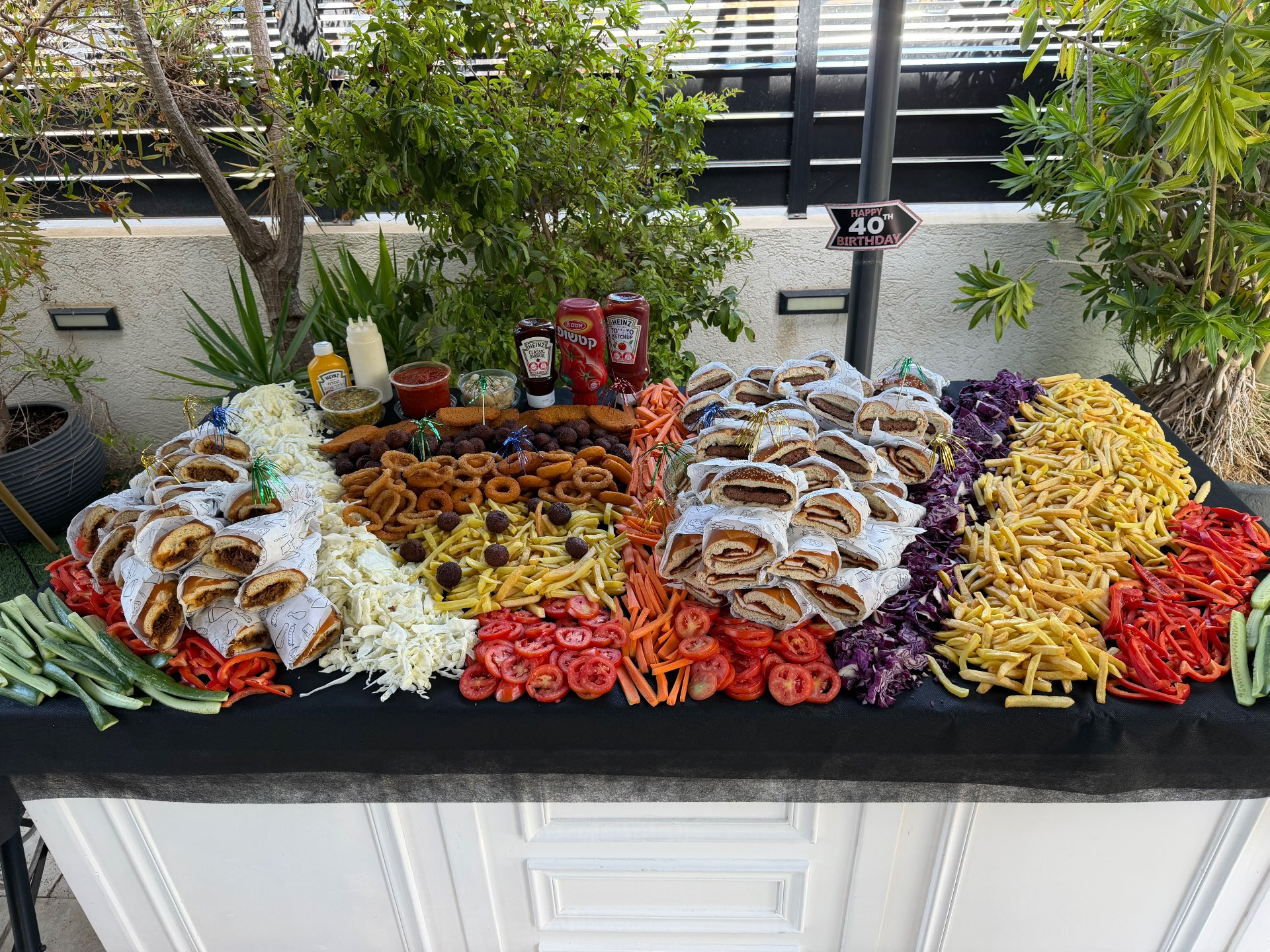 שולחנות שוק לאירועים | בידיים טובות