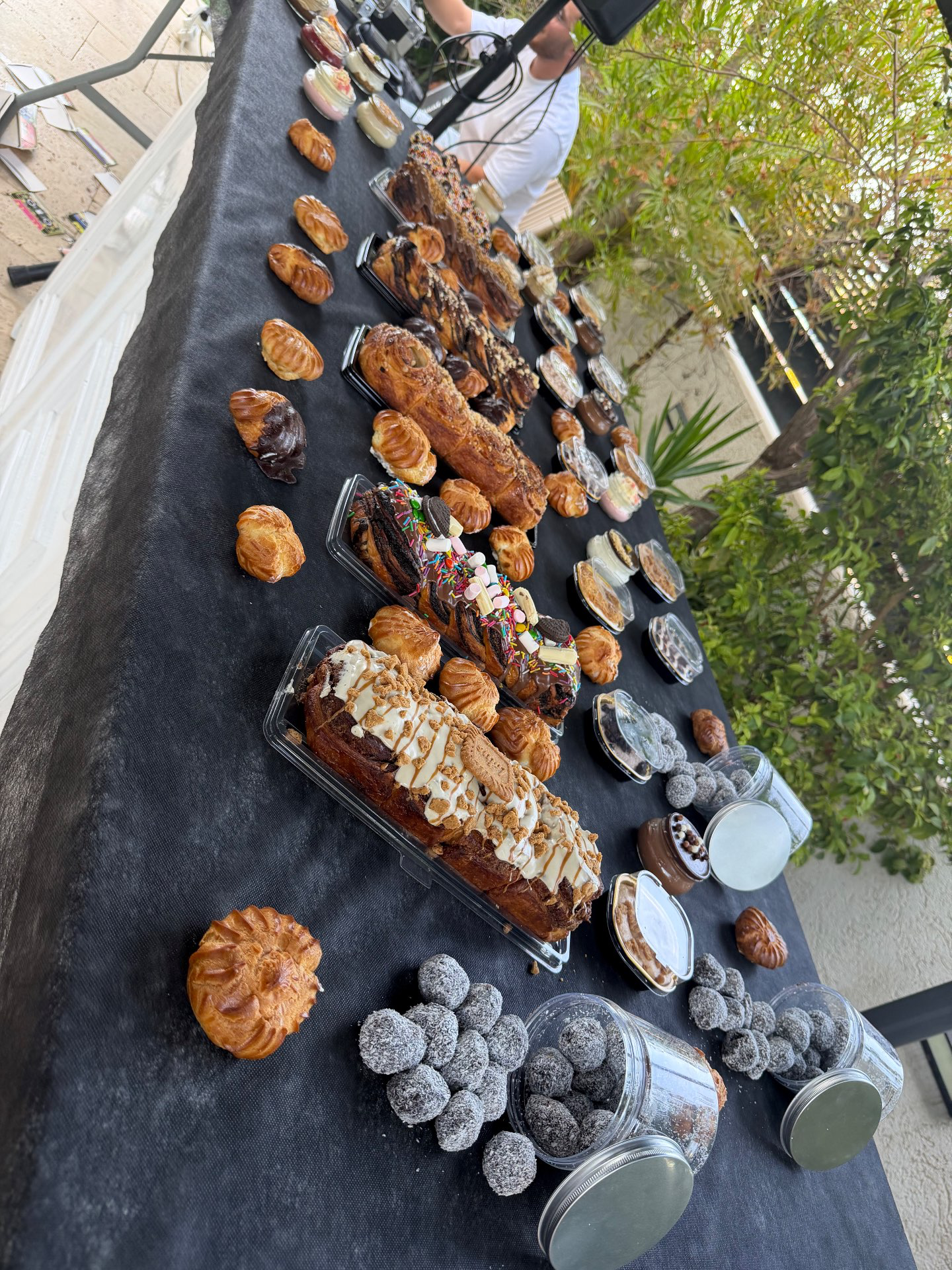 שולחנות שוק לאירועים | בידיים טובות