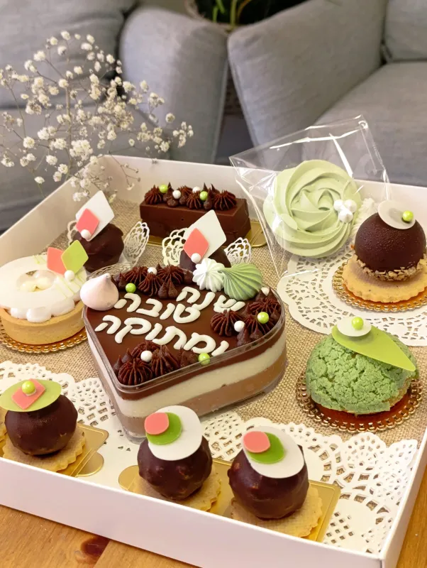 🍎🍏מארזי קינוחים בעיצוב מיוחד לראש השנה🍎🍏