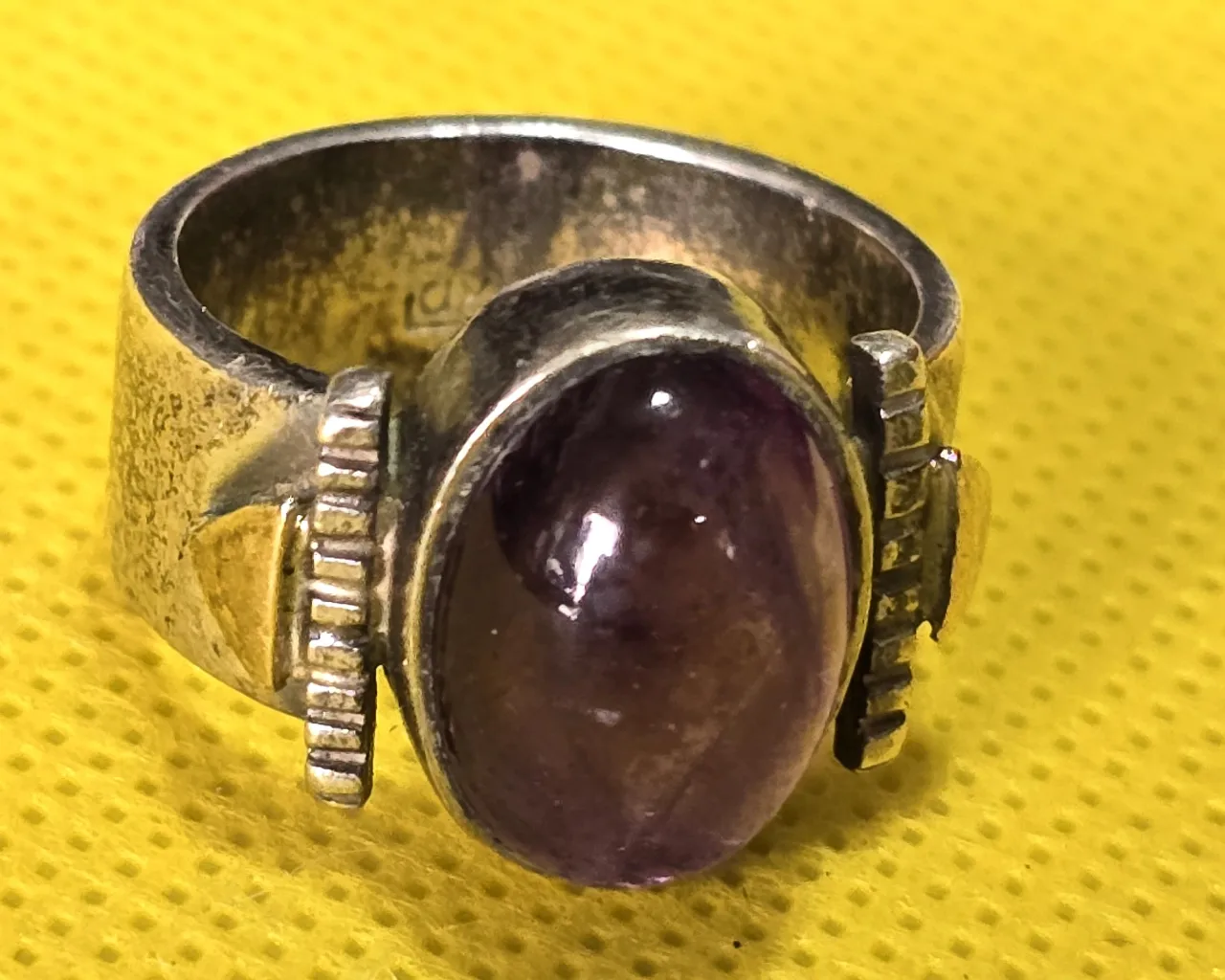 טבעת כסף חתומה 925. משקל:9 גרם. מידה 6