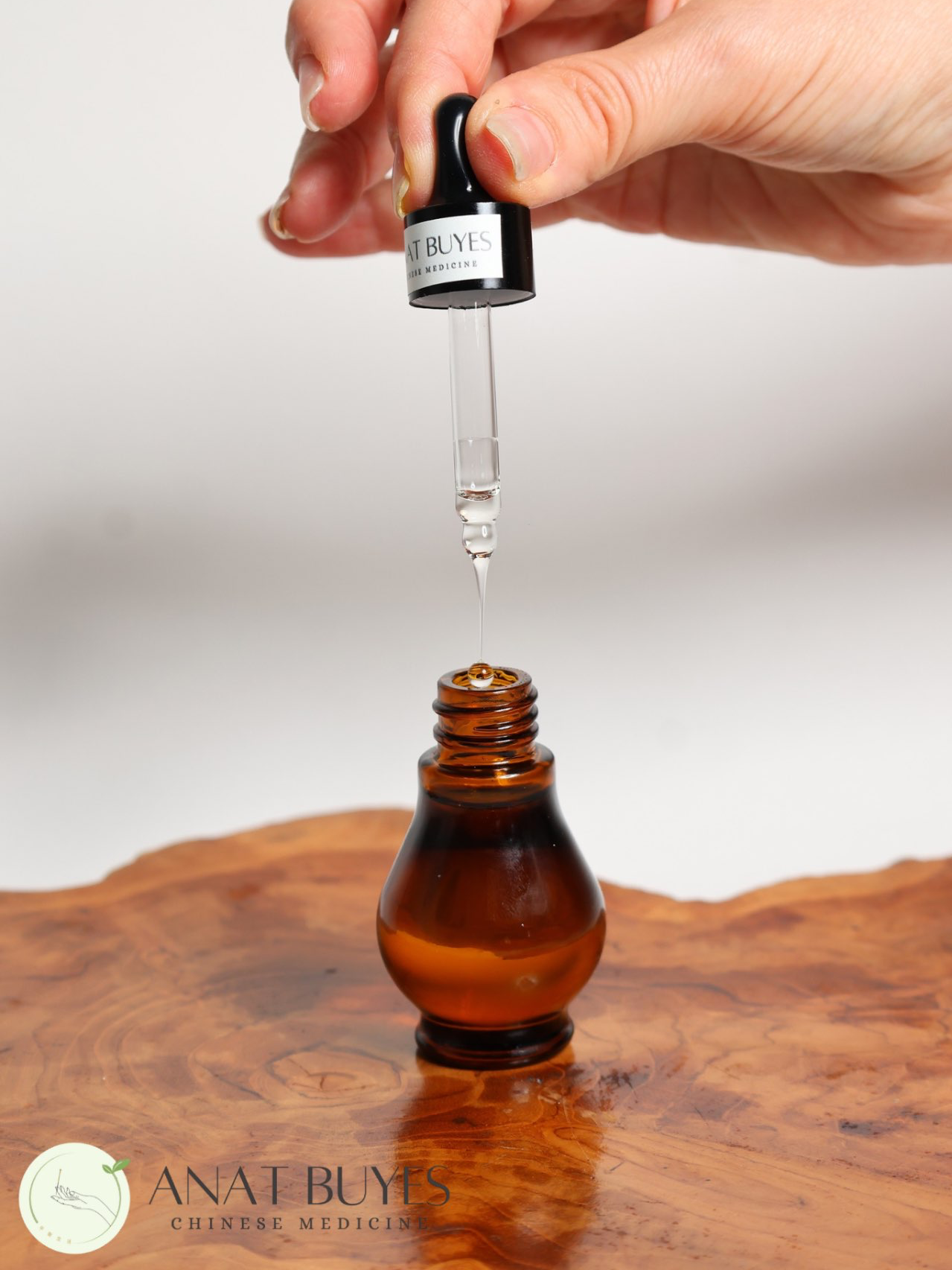 מוצרים טבעיים: קרמים, נרות, פרחי באך