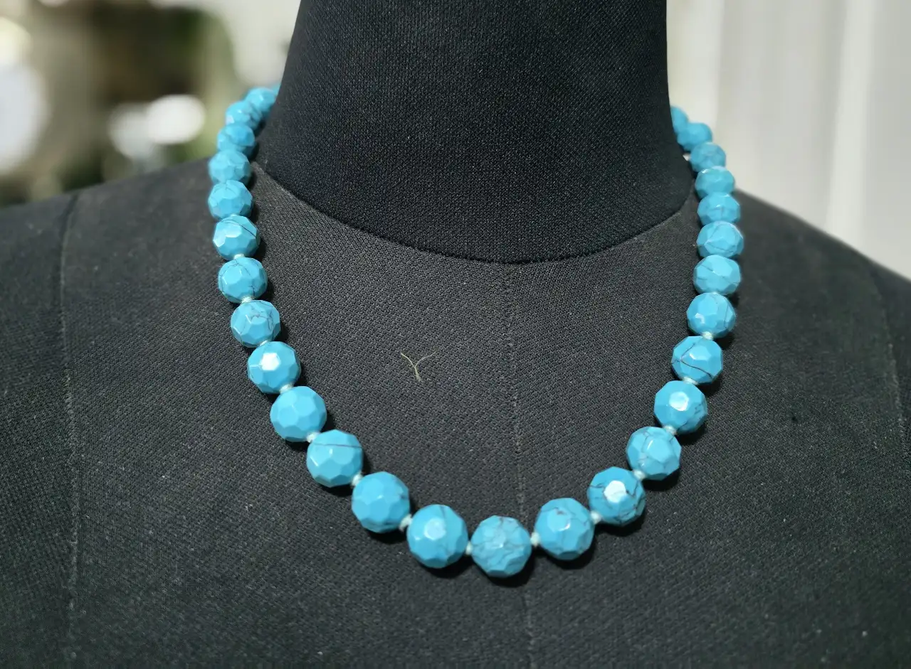 שרשרת וינט'ג אבני תורכיז סוגר מגנטי