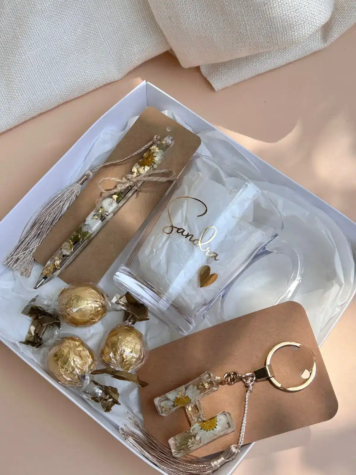 יתרונות של מתנות בעבודת יד לעומת מתנות מדף