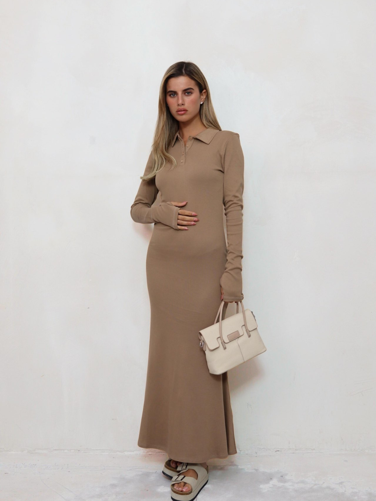 שמלת קים חום