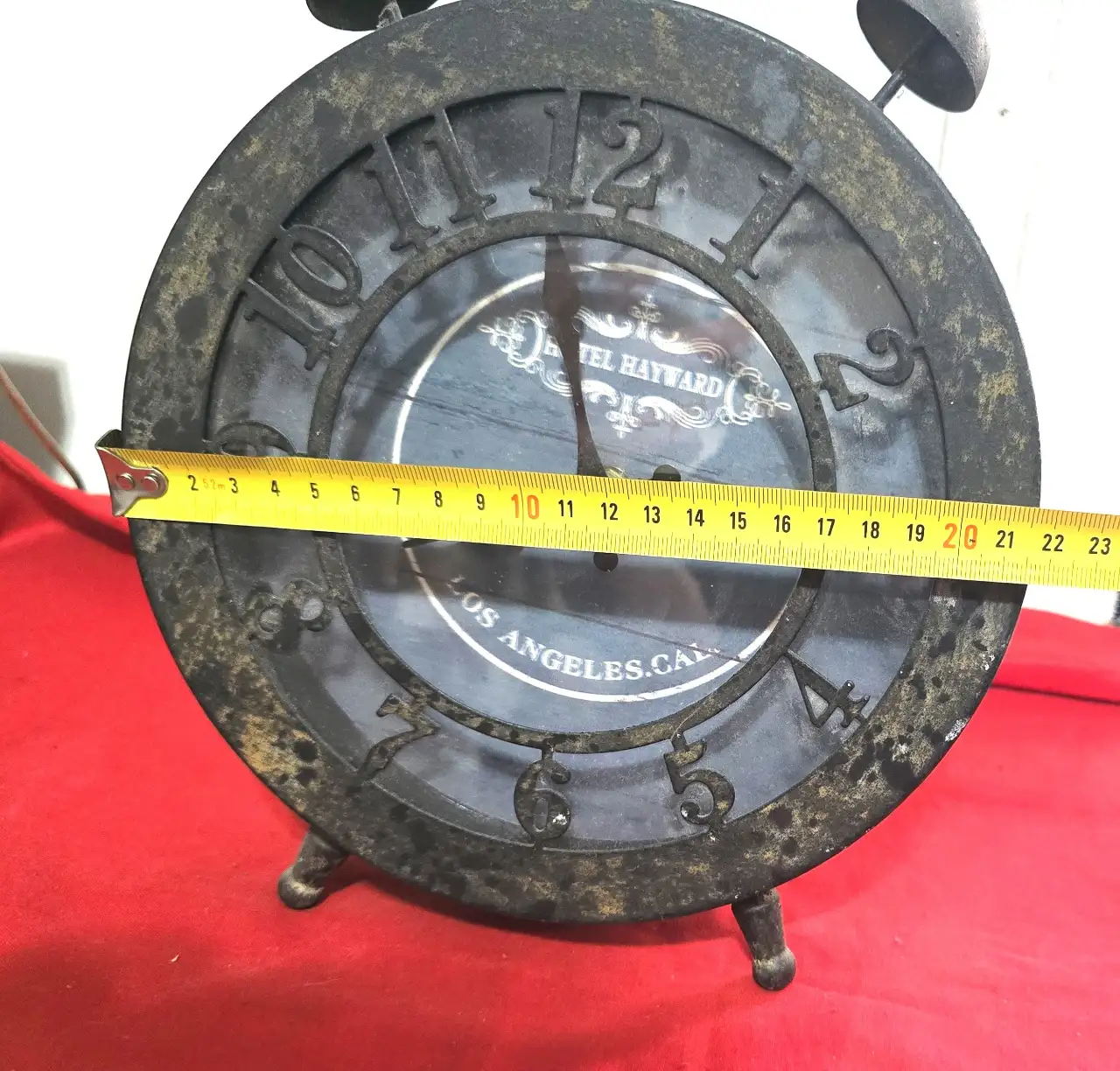 שעון שולחני גדול ויפה במצב עבודה