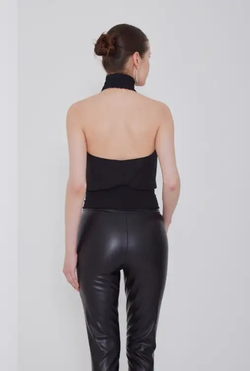 חולצת VIKI קולר