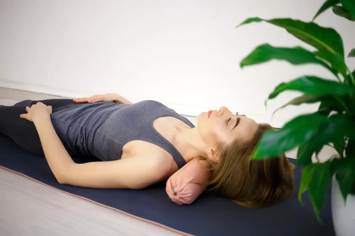 איך יוגה יכולה להפחית סטרס ביום-יום