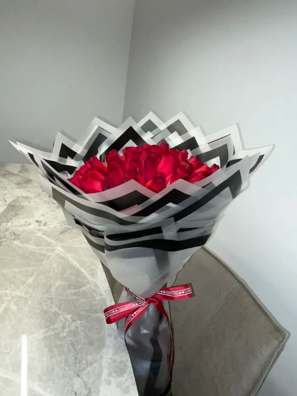 red roses 🌹