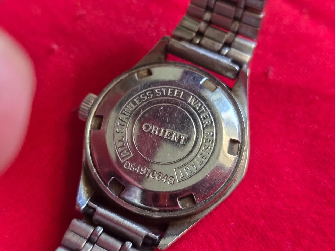 שעון יד לנשים אוריינט שעון ישן מאד השעון  במצב עבודה