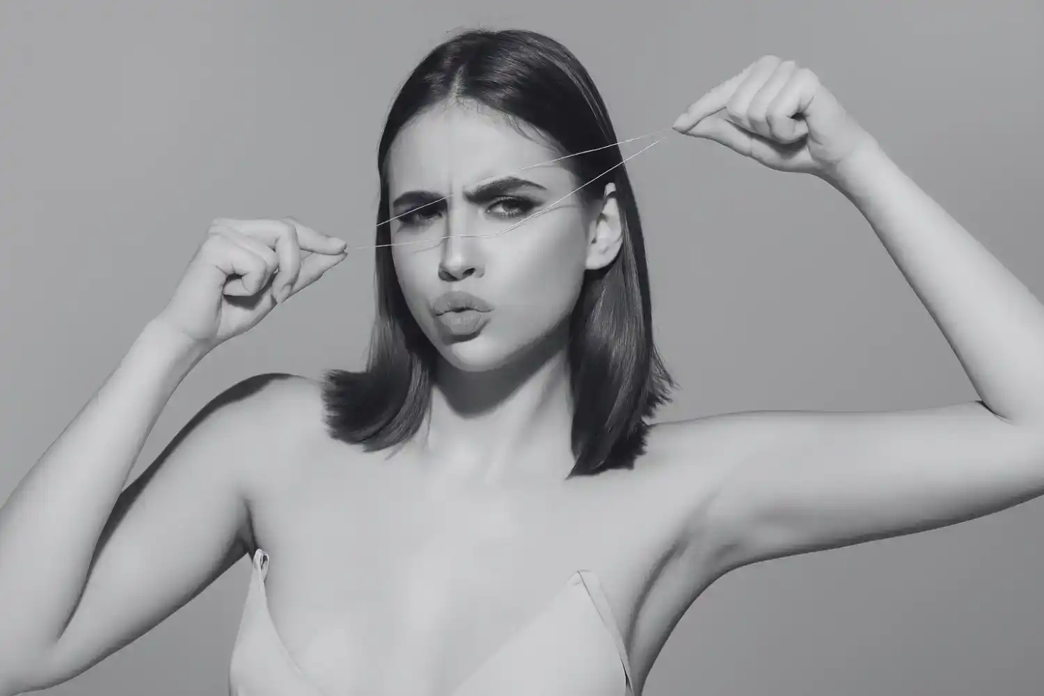 עיצוב גבות במספריים ושיקום גבות בגן יבנה – קו אחד מדויק