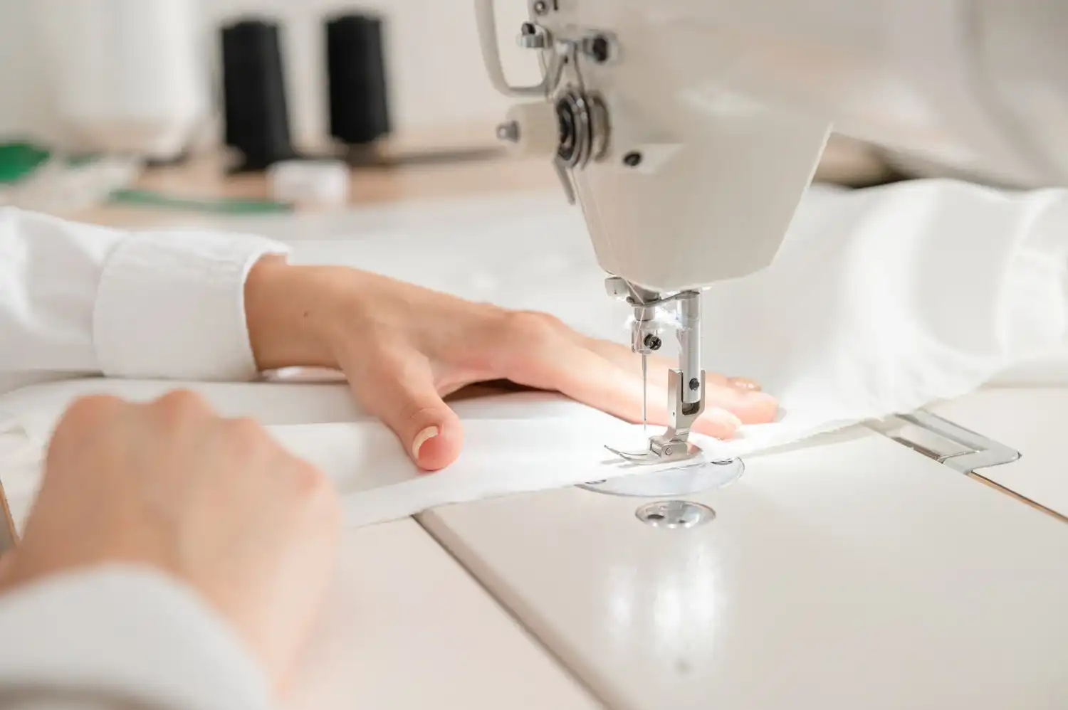 שמלות צנועות להשכרה – יוקרה נגישה וסטייל חסר פשרות