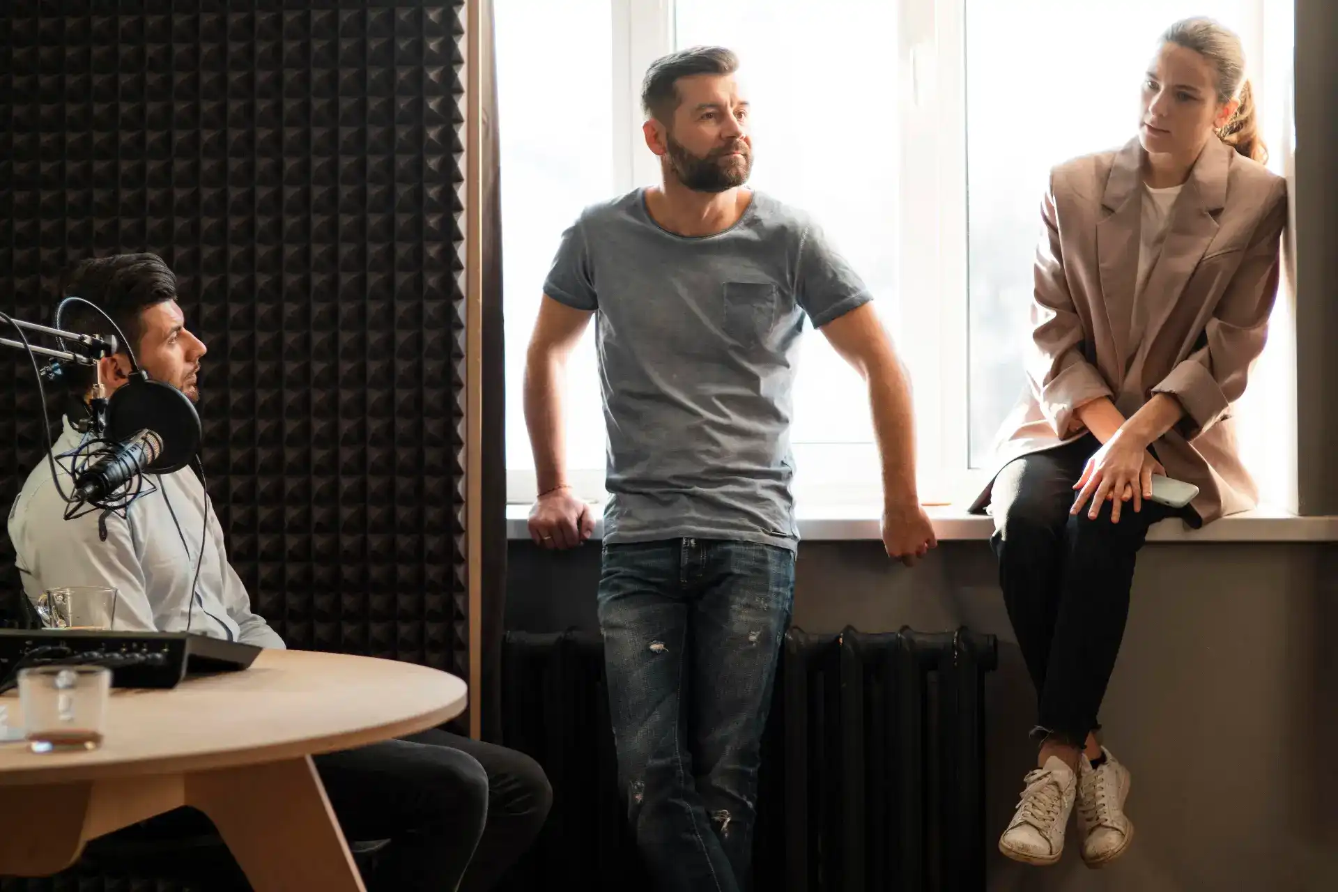 כיצד פתרונות אקוסטיים משפרים סביבת עבודה תעשייתית