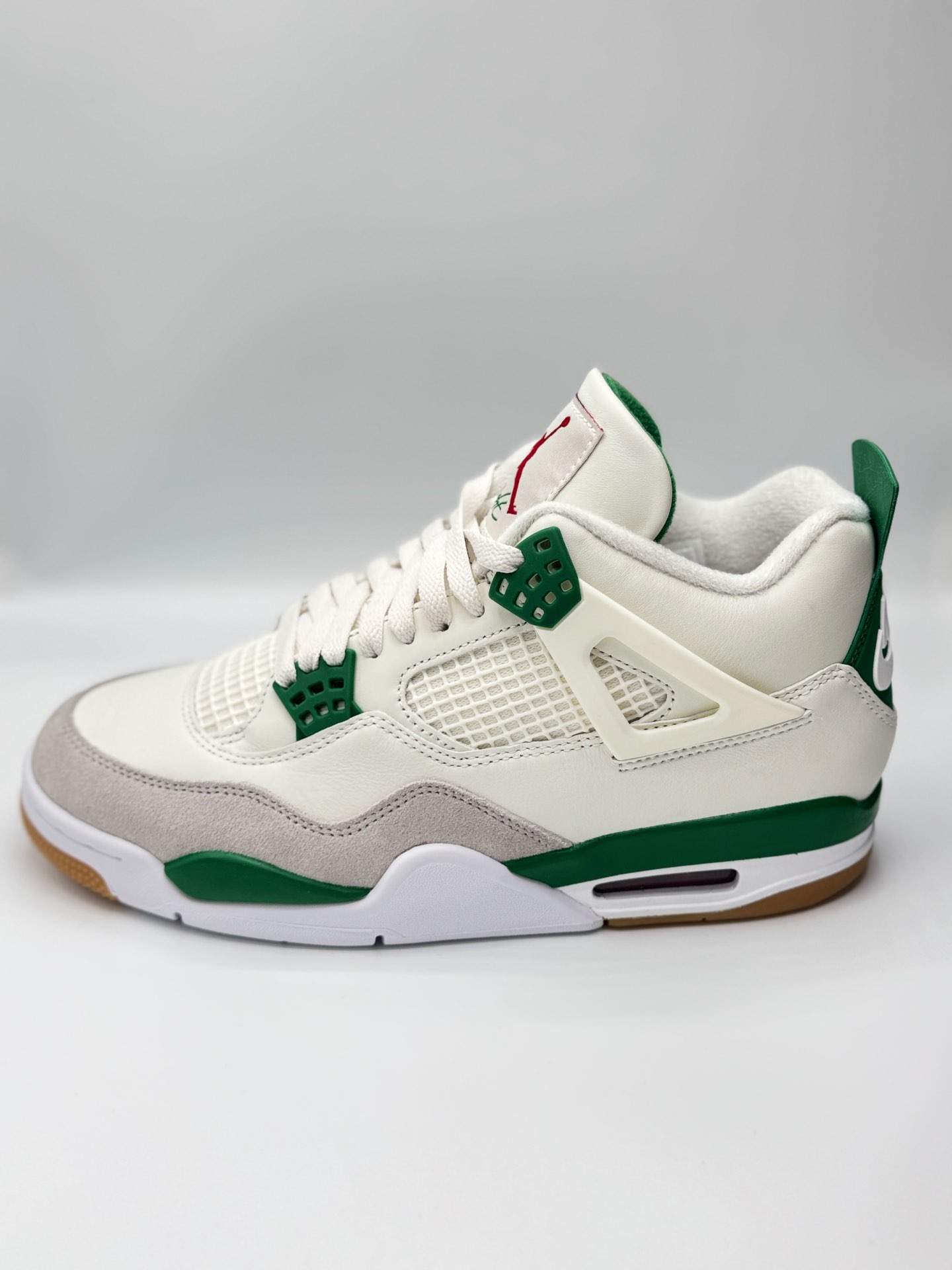 Jordan 4 Retro SB“ Pine Green”