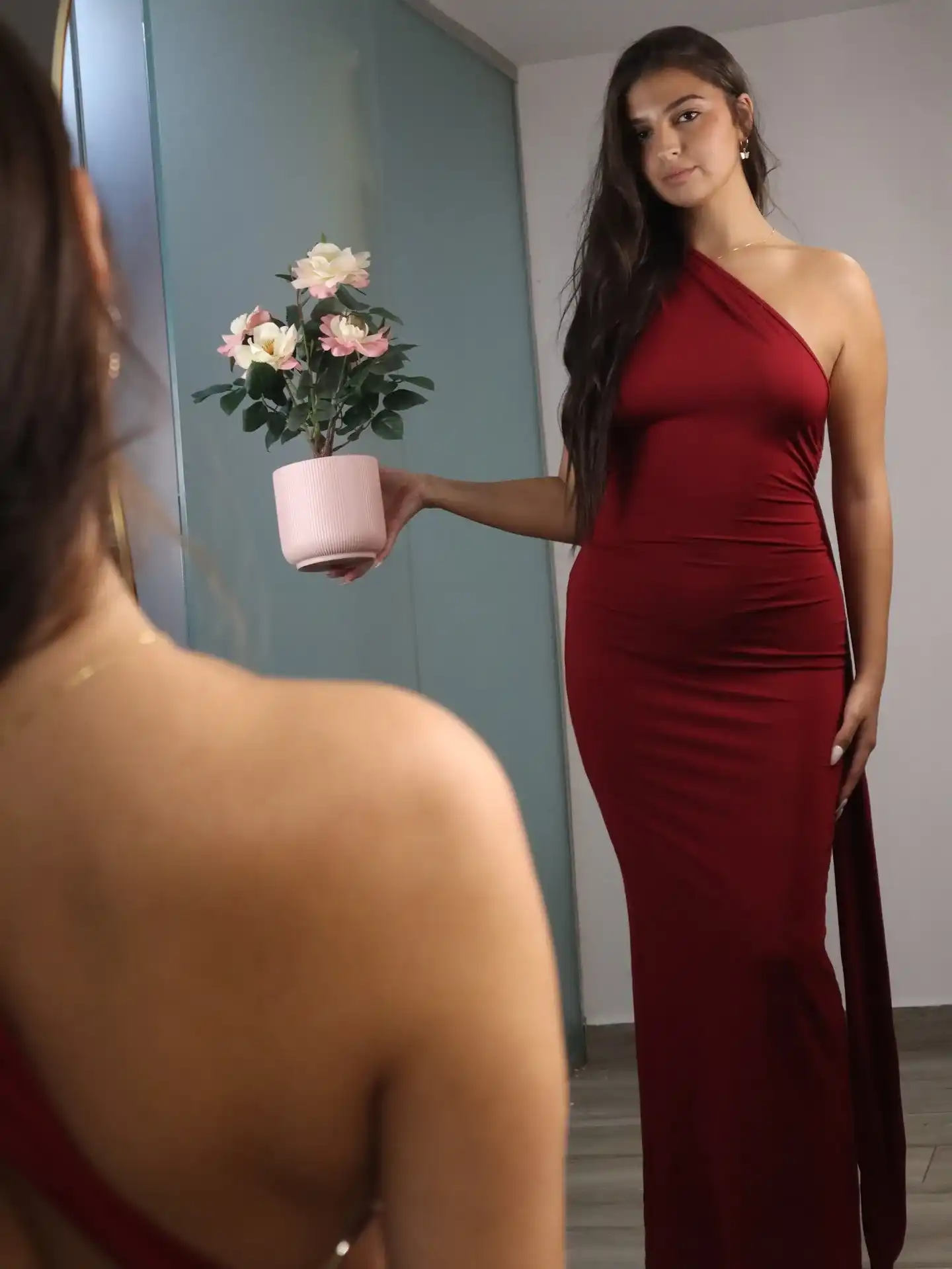 שמלת חצי כתף