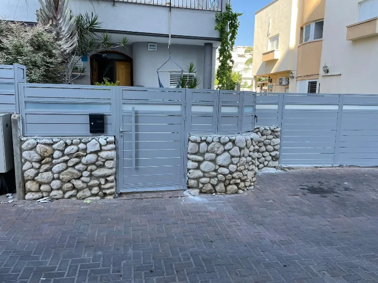 שער כניסה אלומיניום מרווח 