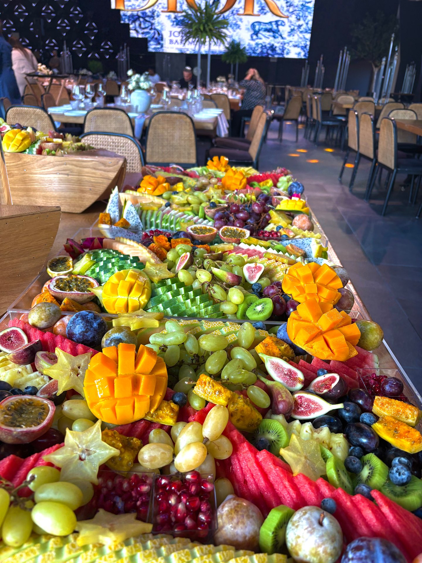 בר פירות מעוצב 2.8 מטרים.