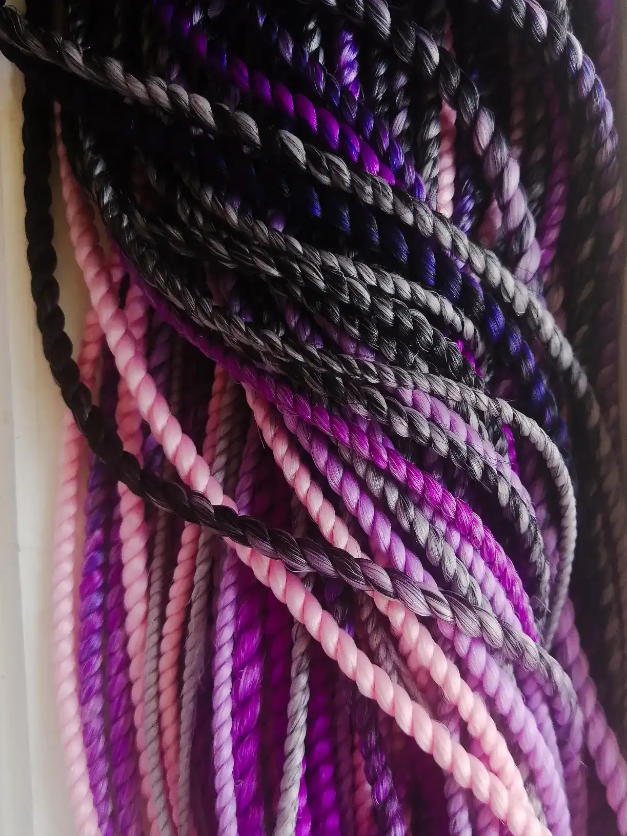 תוספות שיער בשיטת החרוזים בקרית ים – בטוח, טבעי ומדויק