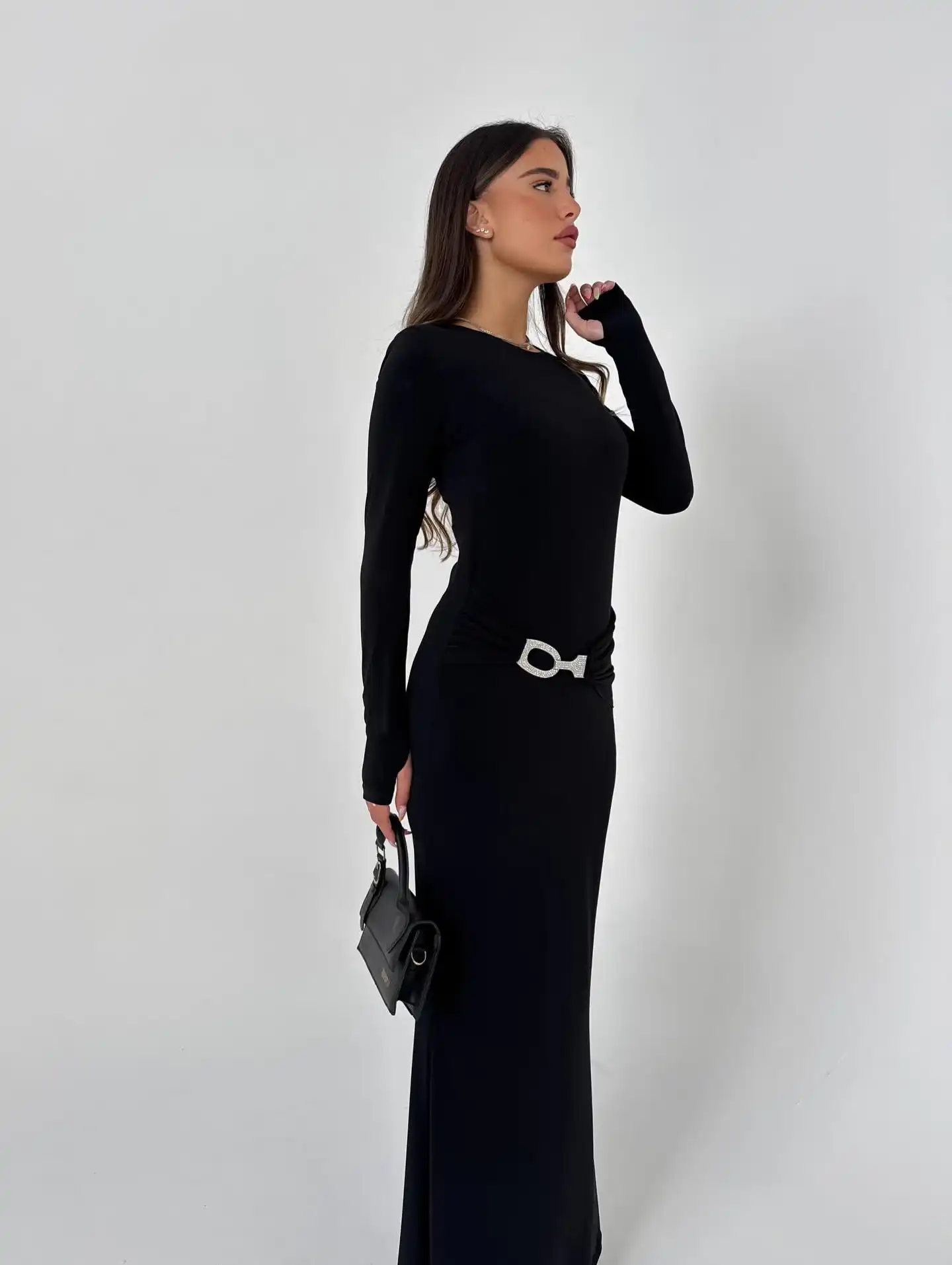 שמלת ערב עם אבזם