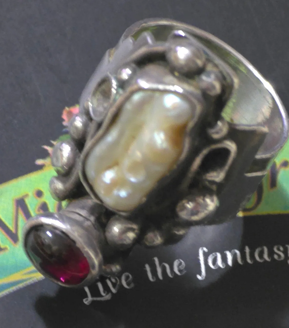 טבעת כסף 925 חתןמה משובצת במרכזה בפנינה מאורכת אחת ויחידה.. בארוק ואבן גראנט אדןמה סגנון בוהו מידה 5.5/6